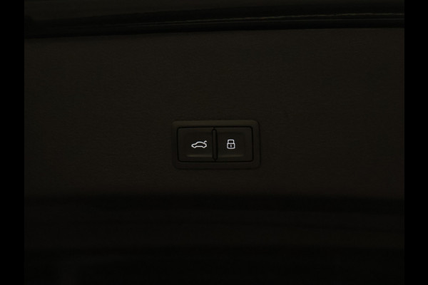 Audi e-tron e-tron 55 quattro advanced 95 kWh [SCHUIFKANTELDAK, BANG & OLUFSEN, MEMORY SEATS, AFNEEMBARE TREKHAAK, APPLE CARPLAY, ANDROID, HEAD-UP, 360 CAMERA, ADAPTIVE CRUISE, CLIMATE, NIEUWSTAAT]
