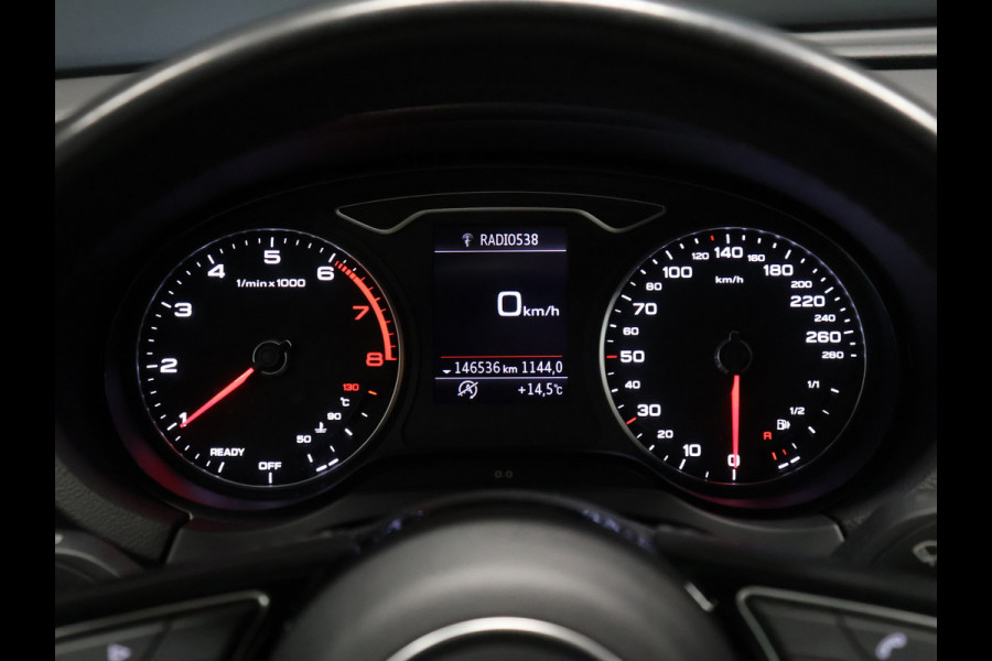 Audi A3 Limousine 35 TFSI CoD Pro Line [SCHUIFKANTELDAK, STOELVERWARMING, CAMERA, PDC V+A, VOL LEDER, CRUISE, BLUETOOTH, CLIMATE, NIEUWSTAAT]