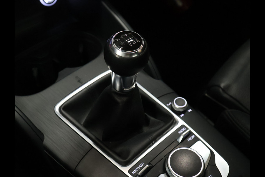 Audi A3 Limousine 35 TFSI CoD Pro Line [SCHUIFKANTELDAK, STOELVERWARMING, CAMERA, PDC V+A, VOL LEDER, CRUISE, BLUETOOTH, CLIMATE, NIEUWSTAAT]