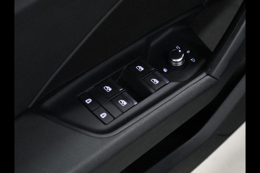 Audi A3 Sportback 40 TFSI e Sport S Line [APPLE CARPLAY, ANDROID, STOELVERWARMING, VOL LEDER, CAMERA, PDC 360, CRUISE, CLIMATE, TREKHAAK AFNEEMBAAR, NIEUWSTAAT]