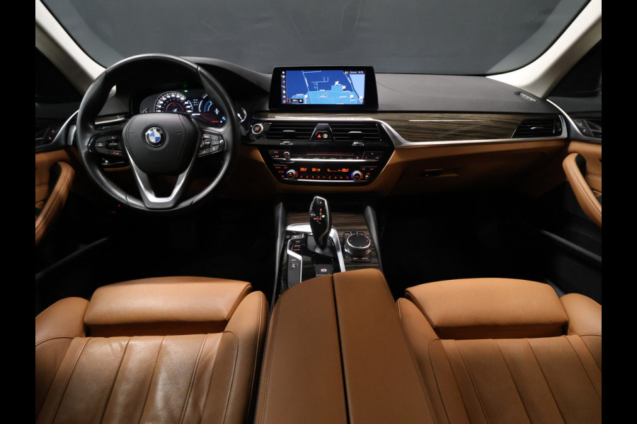 BMW 5 Serie 530e iPerformance High Executive Edition [HEAD-UP, STOELVENTILATIE, MEMORY SEATS, STOELVERWARMING V+A, CAMERA, PDC 360, VOL LEDER, CRUISE, BLUETOOTH, CLIMATE, NIEUWSTAAT]