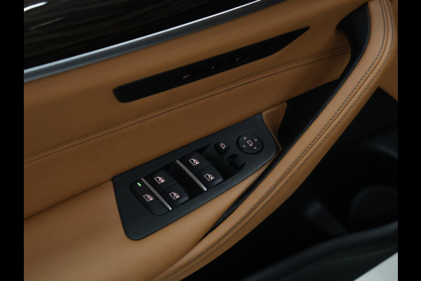 BMW 5 Serie 530e iPerformance High Executive Edition [HEAD-UP, STOELVENTILATIE, MEMORY SEATS, STOELVERWARMING V+A, CAMERA, PDC 360, VOL LEDER, CRUISE, BLUETOOTH, CLIMATE, NIEUWSTAAT]