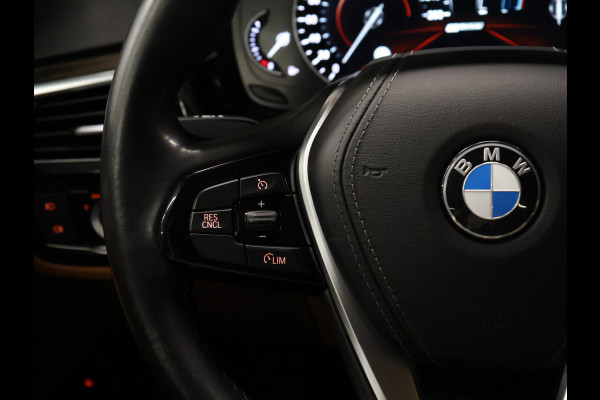 BMW 5 Serie 530e iPerformance High Executive Edition [HEAD-UP, STOELVENTILATIE, MEMORY SEATS, STOELVERWARMING V+A, CAMERA, PDC 360, VOL LEDER, CRUISE, BLUETOOTH, CLIMATE, NIEUWSTAAT]
