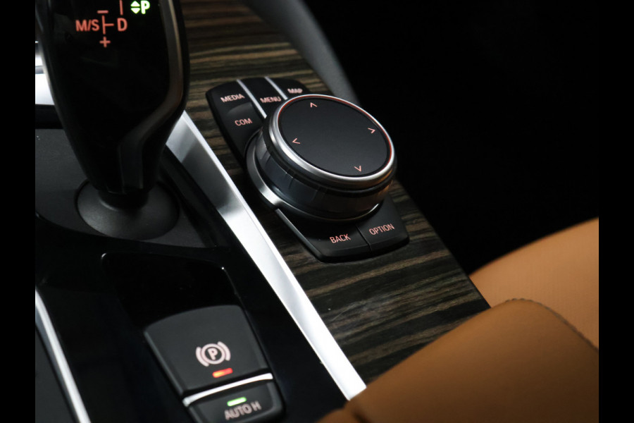 BMW 5 Serie 530e iPerformance High Executive Edition [HEAD-UP, STOELVENTILATIE, MEMORY SEATS, STOELVERWARMING V+A, CAMERA, PDC 360, VOL LEDER, CRUISE, BLUETOOTH, CLIMATE, NIEUWSTAAT]