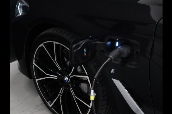 BMW 5 Serie 530e iPerformance High Executive Edition [HEAD-UP, STOELVENTILATIE, MEMORY SEATS, STOELVERWARMING V+A, CAMERA, PDC 360, VOL LEDER, CRUISE, BLUETOOTH, CLIMATE, NIEUWSTAAT]