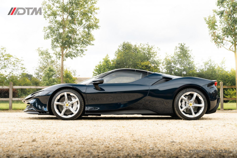 Ferrari SF90 Spider 4.0 V8 | Blu Pozzi | Daytona Seats Cioccolato |