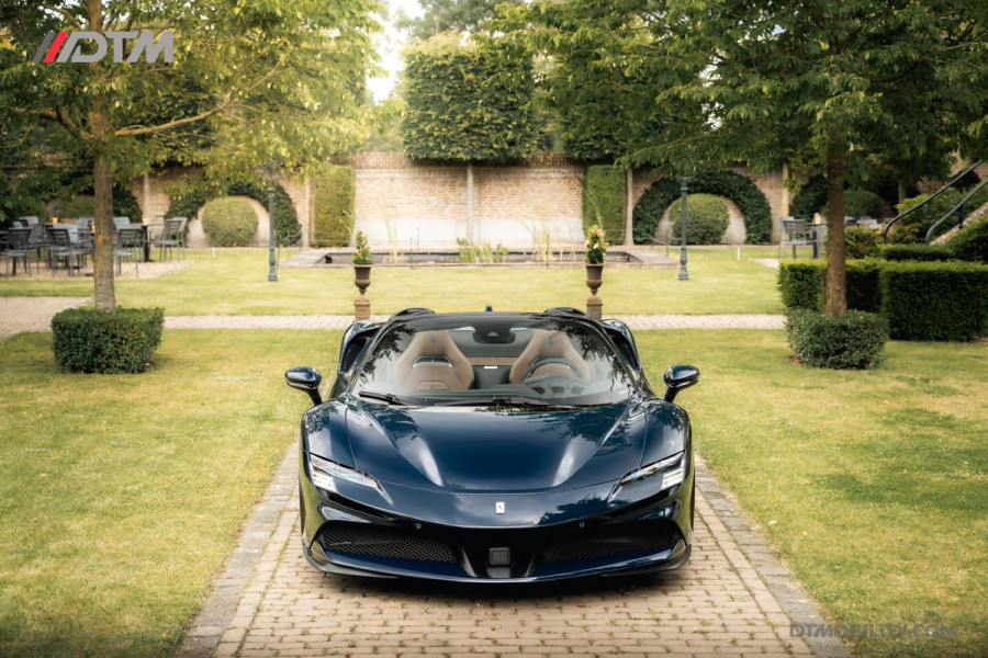 Ferrari SF90 Spider 4.0 V8 | Blu Pozzi | Daytona Seats Cioccolato |