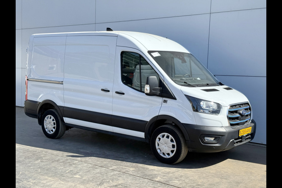 Ford E-Transit 68kWh 184PK L2H2 317km WLTP 97% (SOH) BEV Snelladen Camera Cruise control Climate control Carplay Navigatie Laadkabel Parkeersensoren