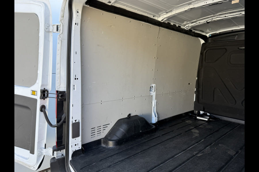 Ford E-Transit 68kWh 184PK L2H2 317km WLTP 97% (SOH) BEV Snelladen Camera Cruise control Climate control Carplay Navigatie Laadkabel Parkeersensoren