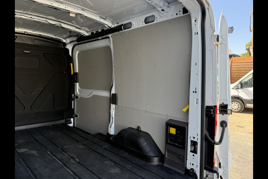 Ford E-Transit 68kWh 184PK L2H2 317km WLTP 97% (SOH) BEV Snelladen Camera Cruise control Climate control Carplay Navigatie Laadkabel Parkeersensoren