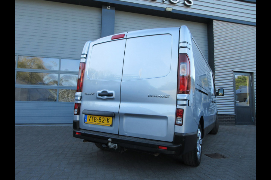 Renault Trafic 2.0 dCi L2, 131pk, LED, 2xSchuifdeur, Navigatie, 3-Zits.