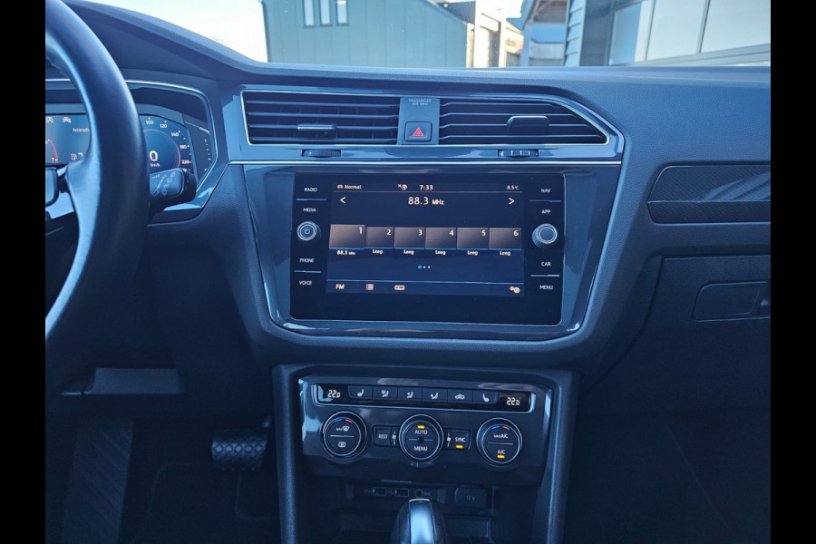 Volkswagen Tiguan Allspace 1.5 TSI Highline Business R-line 7p. | LED | Pano | Trekhaak | Leder | Stoelverwarming | Camera | ACC | App-connect | All-seasons | Vol |