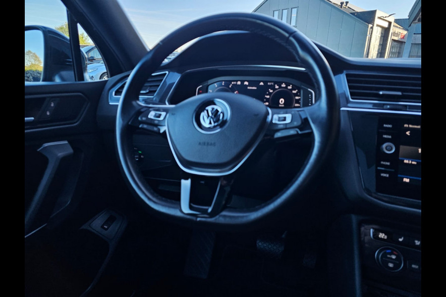 Volkswagen Tiguan Allspace 1.5 TSI Highline Business R-line 7p. | LED | Pano | Trekhaak | Leder | Stoelverwarming | Camera | ACC | App-connect | All-seasons | Vol |