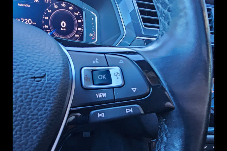 Volkswagen Tiguan Allspace 1.5 TSI Highline Business R-line 7p. | LED | Pano | Trekhaak | Leder | Stoelverwarming | Camera | ACC | App-connect | All-seasons | Vol |