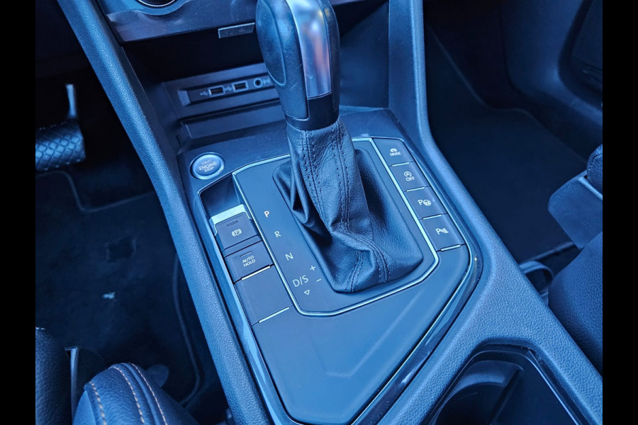 Volkswagen Tiguan Allspace 1.5 TSI Highline Business R-line 7p. | LED | Pano | Trekhaak | Leder | Stoelverwarming | Camera | ACC | App-connect | All-seasons | Vol |