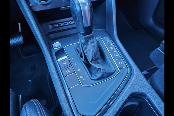 Volkswagen Tiguan Allspace 1.5 TSI Highline Business R-line 7p. | LED | Pano | Trekhaak | Leder | Stoelverwarming | Camera | ACC | App-connect | All-seasons | Vol |