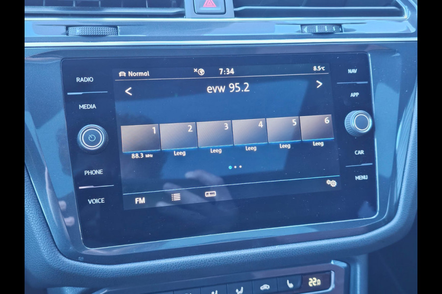 Volkswagen Tiguan Allspace 1.5 TSI Highline Business R-line 7p. | LED | Pano | Trekhaak | Leder | Stoelverwarming | Camera | ACC | App-connect | All-seasons | Vol |