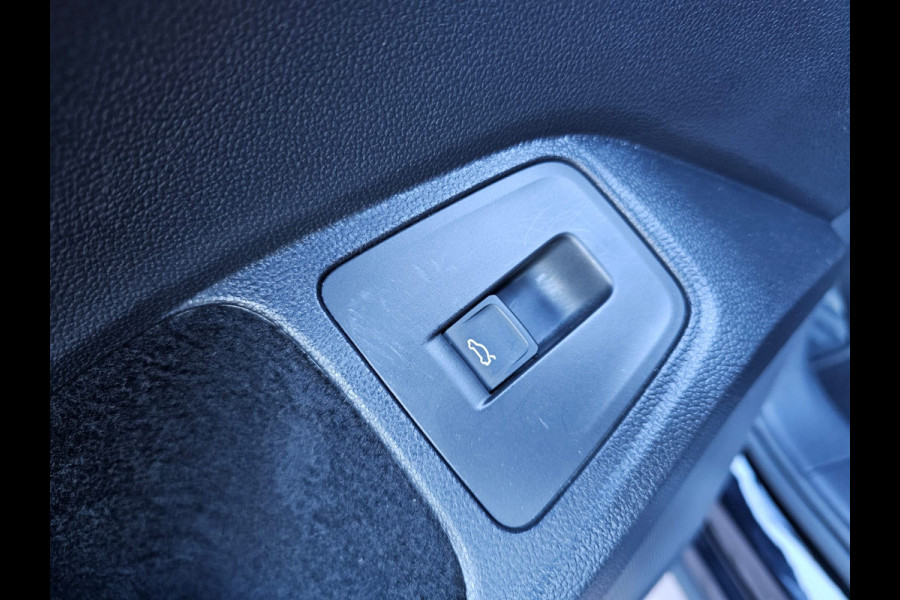 Volkswagen Tiguan Allspace 1.5 TSI Highline Business R-line 7p. | LED | Pano | Trekhaak | Leder | Stoelverwarming | Camera | ACC | App-connect | All-seasons | Vol |
