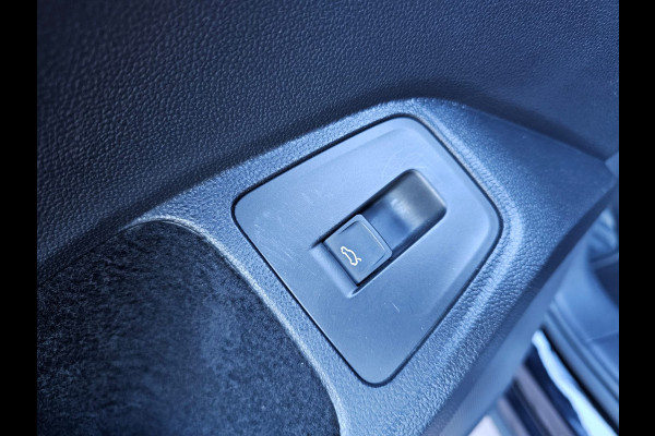Volkswagen Tiguan Allspace 1.5 TSI Highline Business R-line 7p. | LED | Pano | Trekhaak | Leder | Stoelverwarming | Camera | ACC | App-connect | All-seasons | Vol |