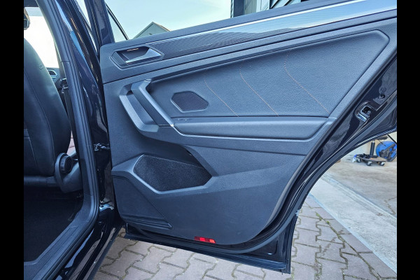 Volkswagen Tiguan Allspace 1.5 TSI Highline Business R-line 7p. | LED | Pano | Trekhaak | Leder | Stoelverwarming | Camera | ACC | App-connect | All-seasons | Vol |
