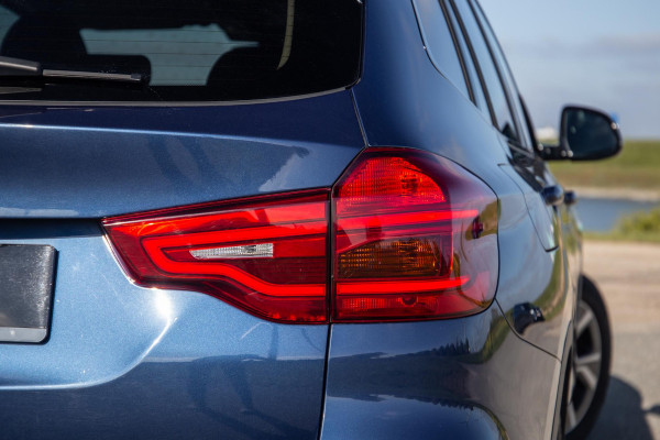BMW X3 xDrive30e Executive BLACK LINE / PANORAMA DAK / CARPLAY / LEER / STOELVERWARMING / CAMERA