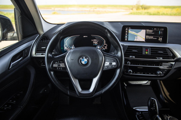 BMW X3 xDrive30e Executive BLACK LINE / PANORAMA DAK / CARPLAY / LEER / STOELVERWARMING / CAMERA