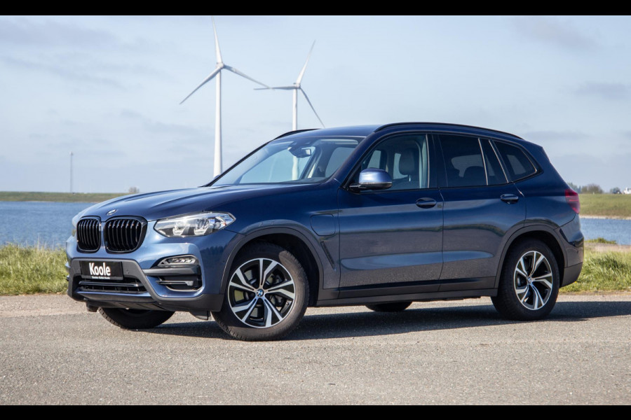 BMW X3 xDrive30e Executive BLACK LINE / PANORAMA DAK / CARPLAY / LEER / STOELVERWARMING / CAMERA