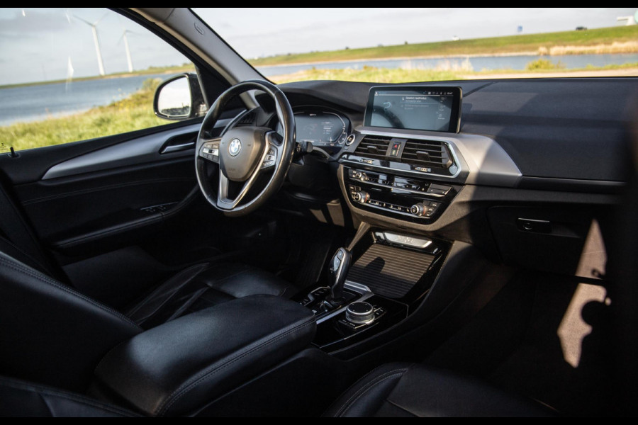 BMW X3 xDrive30e Executive BLACK LINE / PANORAMA DAK / CARPLAY / LEER / STOELVERWARMING / CAMERA