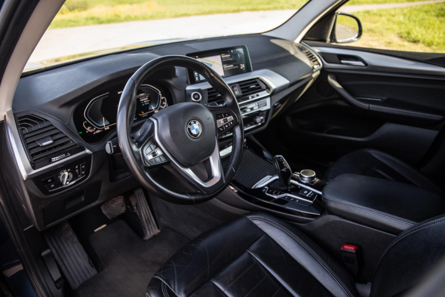 BMW X3 xDrive30e Executive BLACK LINE / PANORAMA DAK / CARPLAY / LEER / STOELVERWARMING / CAMERA