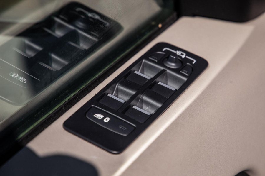 Land Rover Discovery Sport P300e 1.5 SE CARPLAY / TREKHAAK / CREME LEDER / DEALER ONDERHOUDEN / 360 CAMERA