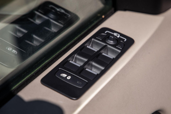 Land Rover Discovery Sport P300e 1.5 SE CARPLAY / TREKHAAK / CREME LEDER / DEALER ONDERHOUDEN / 360 CAMERA