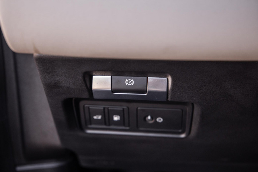 Land Rover Discovery Sport P300e 1.5 SE CARPLAY / TREKHAAK / CREME LEDER / DEALER ONDERHOUDEN / 360 CAMERA