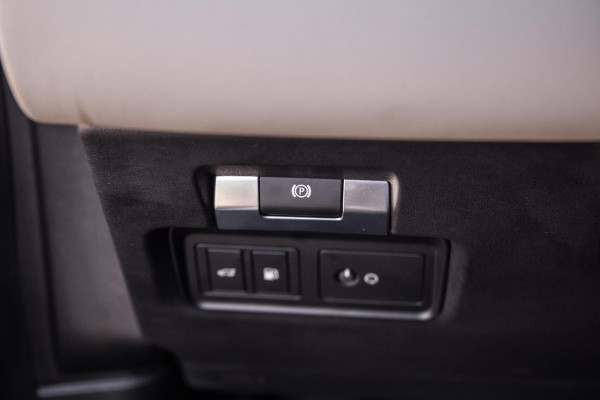 Land Rover Discovery Sport P300e 1.5 SE CARPLAY / TREKHAAK / CREME LEDER / DEALER ONDERHOUDEN / 360 CAMERA