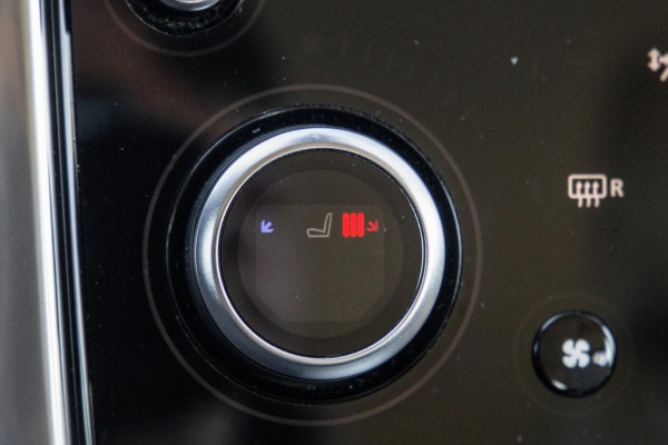 Land Rover Discovery Sport P300e 1.5 SE CARPLAY / TREKHAAK / CREME LEDER / DEALER ONDERHOUDEN / 360 CAMERA