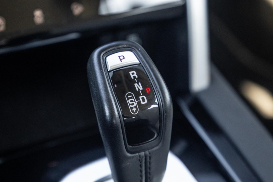 Land Rover Discovery Sport P300e 1.5 SE CARPLAY / TREKHAAK / CREME LEDER / DEALER ONDERHOUDEN / 360 CAMERA