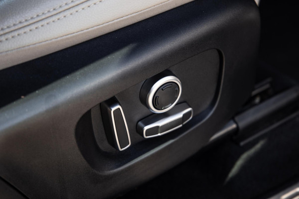 Land Rover Discovery Sport P300e 1.5 SE CARPLAY / TREKHAAK / CREME LEDER / DEALER ONDERHOUDEN / 360 CAMERA