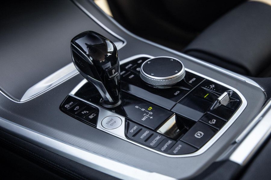BMW X5 xDrive45e Executive CARPLAY / CAMERA / DEALER ONDERHOUDEN / ZWART LEER / STOELVERWARMING
