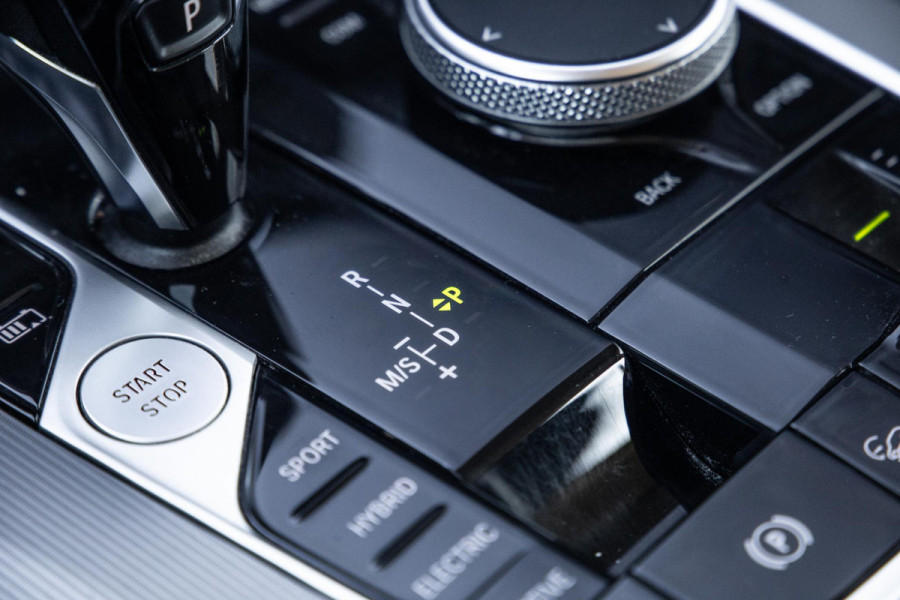 BMW X5 xDrive45e Executive CARPLAY / CAMERA / DEALER ONDERHOUDEN / ZWART LEER / STOELVERWARMING