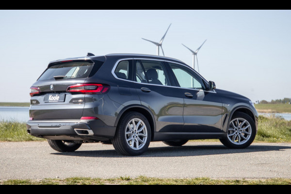BMW X5 xDrive45e Executive CARPLAY / CAMERA / DEALER ONDERHOUDEN / ZWART LEER / STOELVERWARMING
