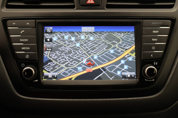 Hyundai i20 1.0 T-GDI Comfort Climate, Cruise, Camera, Navigatie, Bluetooth, PDC, DAB, Trekhaak, 15''