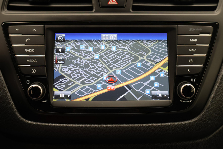Hyundai i20 1.0 T-GDI Comfort Climate, Cruise, Camera, Navigatie, Bluetooth, PDC, DAB, Trekhaak, 15''