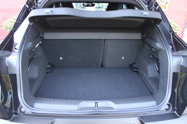 Alfa Romeo junior Elettrica VELOCE 280PK 54 kWh | SPORT PACK (SABELT SPORTSTOELEN ELEKTRISCH BEDIENBAAR OP DE BESTUURDERSSTOEL/STOEL VERWARMING/ALUMINIUM INSTAPLIJSTEN EN PEDALEN/PERFROMANCE STUURWIEL MET ALCANTARA/PERFORMANCE BODYKIT "PROGRESSO"/AMBIENT LIGHT/GETINTE ACHETRRUITEN | TECHNO PACK (LED MATRIX KOPLAMPEN/AUTOMATISCH DIMMENDE BINNENSPIEGEL/DRAADLOZE TELEFOONLADER/DODEHOEK DETECTIE/NAVIGATIE/ELEKTRISCH BEDIENBARE ACHTERKLEP/KEYLESS ENTRY/KEYLESS START/ADAPTIVE CRUISE CONTROL/ACHTERUITRIJ CAMERA) | DRAADLOZE APPLE CARPLAY/ANDROID AUTO | 20" LICHTMETALEN VELGEN "VENTI" | RODE RE