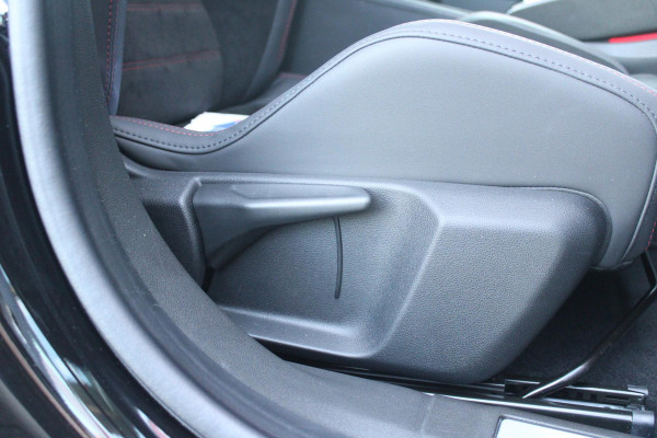 Alfa Romeo junior Elettrica VELOCE 280PK 54 kWh | SPORT PACK (SABELT SPORTSTOELEN ELEKTRISCH BEDIENBAAR OP DE BESTUURDERSSTOEL/STOEL VERWARMING/ALUMINIUM INSTAPLIJSTEN EN PEDALEN/PERFROMANCE STUURWIEL MET ALCANTARA/PERFORMANCE BODYKIT "PROGRESSO"/AMBIENT LIGHT/GETINTE ACHETRRUITEN | TECHNO PACK (LED MATRIX KOPLAMPEN/AUTOMATISCH DIMMENDE BINNENSPIEGEL/DRAADLOZE TELEFOONLADER/DODEHOEK DETECTIE/NAVIGATIE/ELEKTRISCH BEDIENBARE ACHTERKLEP/KEYLESS ENTRY/KEYLESS START/ADAPTIVE CRUISE CONTROL/ACHTERUITRIJ CAMERA) | DRAADLOZE APPLE CARPLAY/ANDROID AUTO | 20" LICHTMETALEN VELGEN "VENTI" | RODE RE
