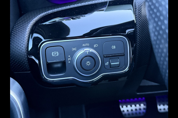 Mercedes-Benz A-Klasse 250 4MATIC AMG-Line | Pano | Trekhaak | MultiBeam LED | Ambient Light | 19 inch