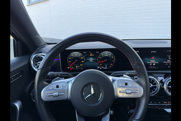 Mercedes-Benz A-Klasse 250 4MATIC AMG-Line | Pano | Trekhaak | MultiBeam LED | Ambient Light | 19 inch