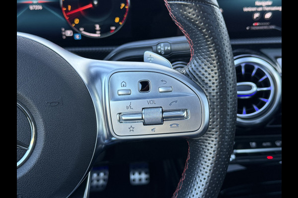 Mercedes-Benz A-Klasse 250 4MATIC AMG-Line | Pano | Trekhaak | MultiBeam LED | Ambient Light | 19 inch