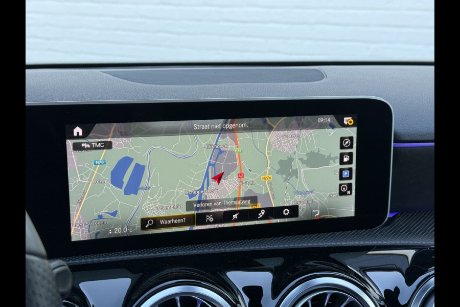 Mercedes-Benz A-Klasse 250 4MATIC AMG-Line | Pano | Trekhaak | MultiBeam LED | Ambient Light | 19 inch