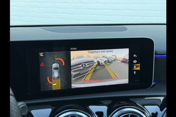 Mercedes-Benz A-Klasse 250 4MATIC AMG-Line | Pano | Trekhaak | MultiBeam LED | Ambient Light | 19 inch