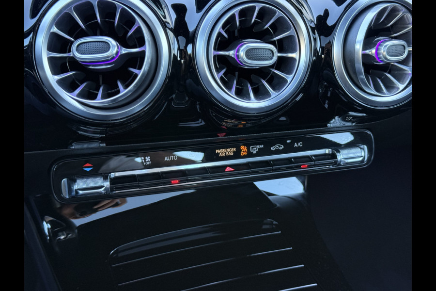 Mercedes-Benz A-Klasse 250 4MATIC AMG-Line | Pano | Trekhaak | MultiBeam LED | Ambient Light | 19 inch