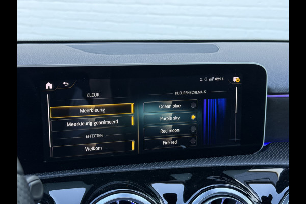 Mercedes-Benz A-Klasse 250 4MATIC AMG-Line | Pano | Trekhaak | MultiBeam LED | Ambient Light | 19 inch